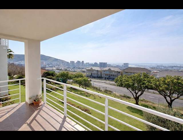 2 BEDROOM PROPERTY TO RENT IN VREDEHOEK